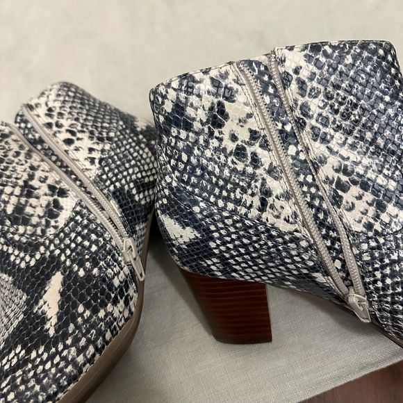 VIONIC Orthaheel Windom Snakeskin Print Leather Zip Ankle Boots - Picture 5 of 11